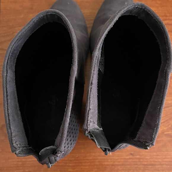 American Eagle Woman’s Boots - Picture 5 of 13